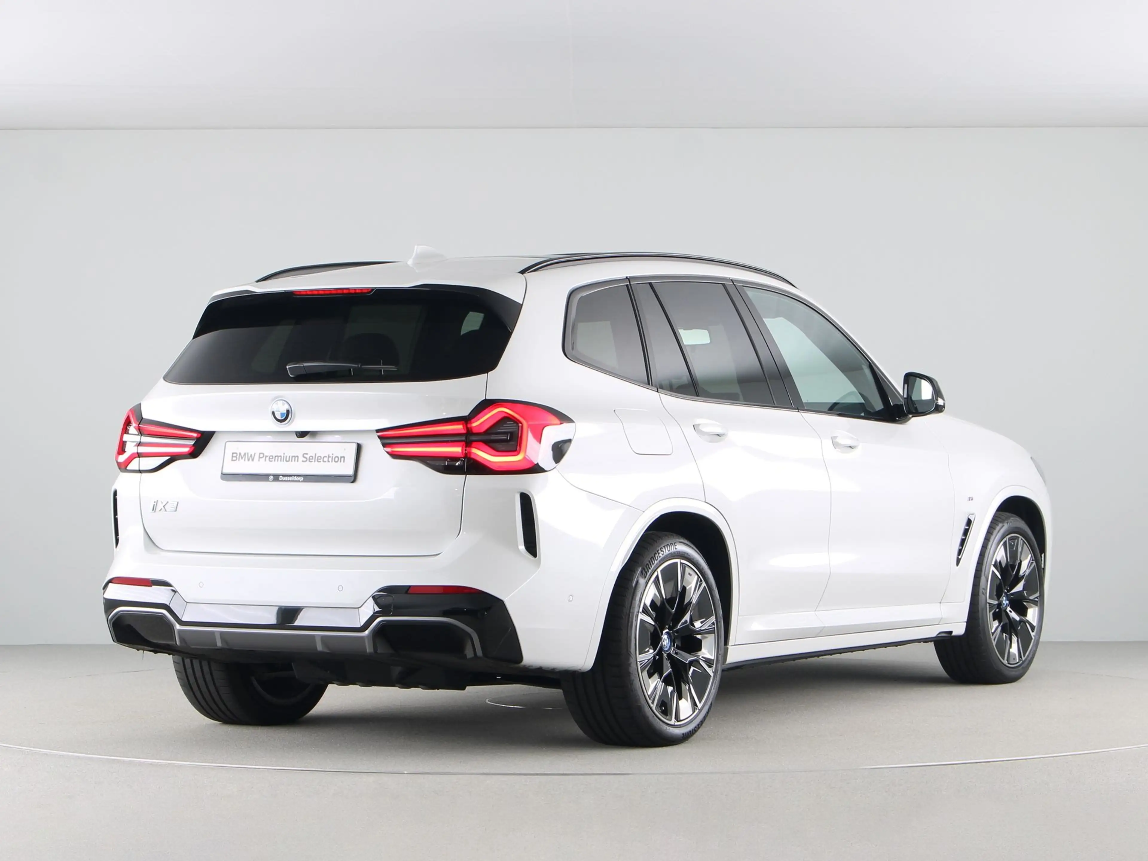 BMW iX3 High Executive Edition 80 kWh M-Sport — photo 9