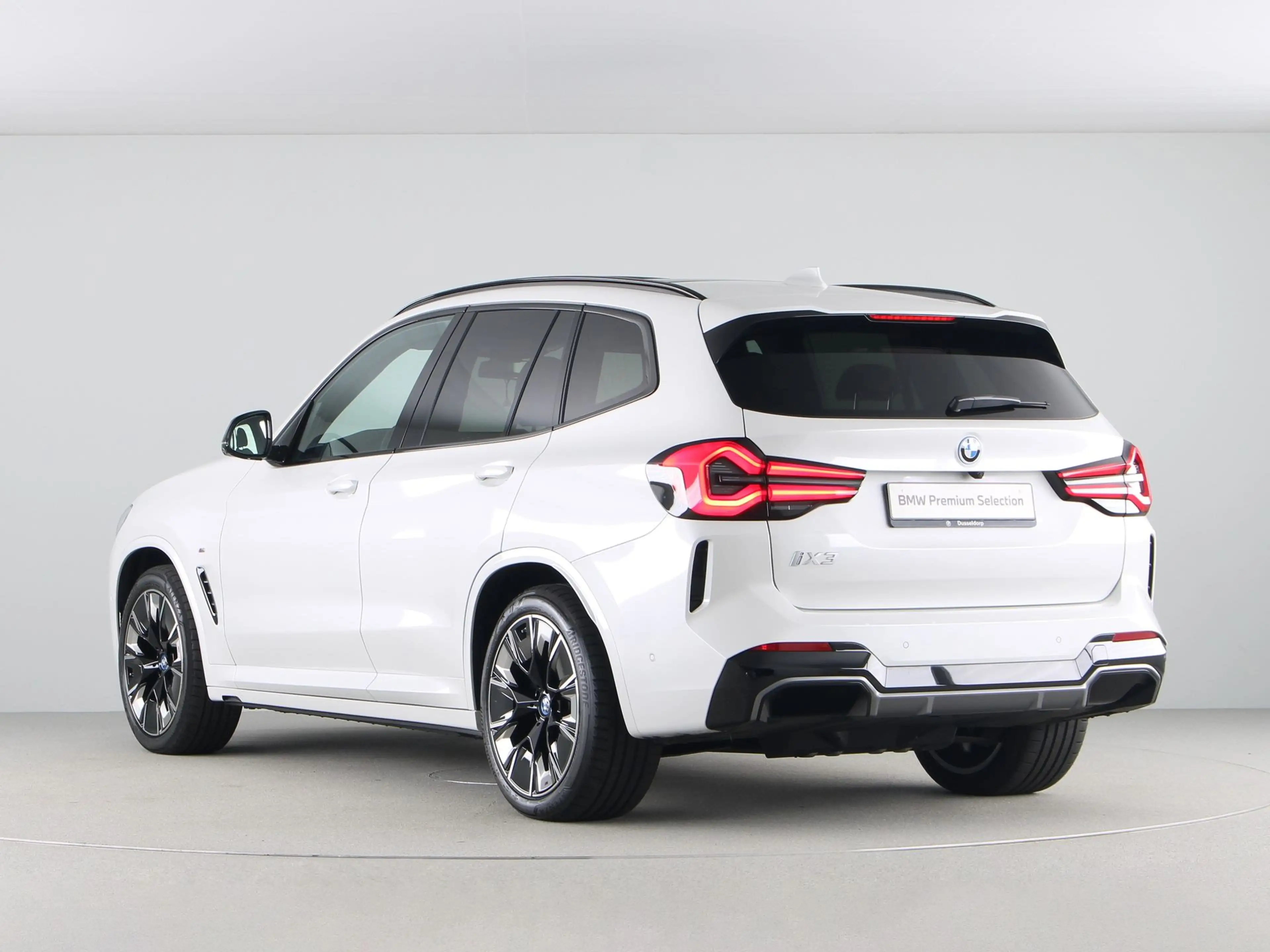 BMW iX3 High Executive Edition 80 kWh M-Sport — photo 11