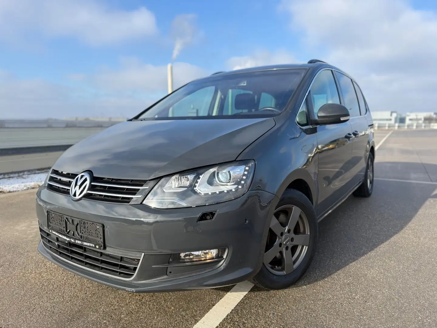 Volkswagen Sharan 2.0 TDI DSG*7-SITZER*NAVI*CAM*LED*XENON Gris - 1