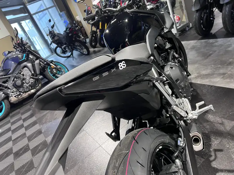 Suzuki GSX 8S - foto 5