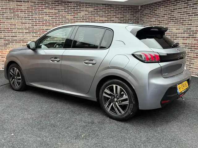 Peugeot 208 view 6
