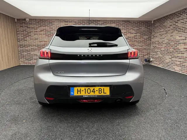Peugeot 208 view 7