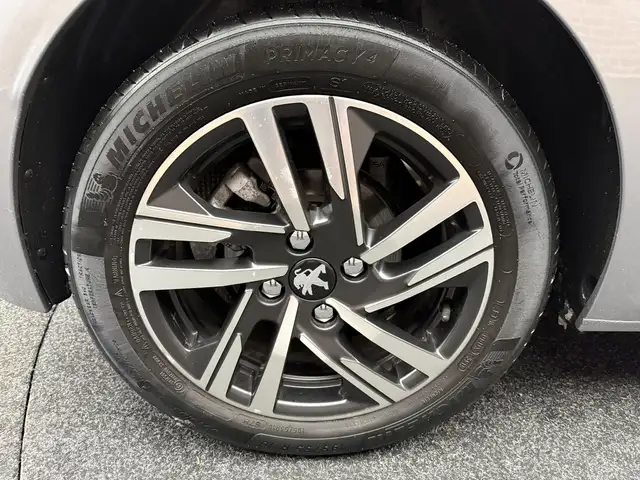 Peugeot 208 view 8