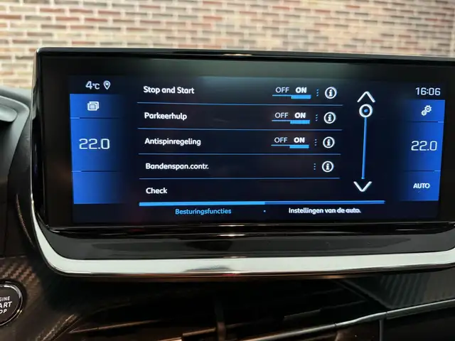 Peugeot 208 view 9