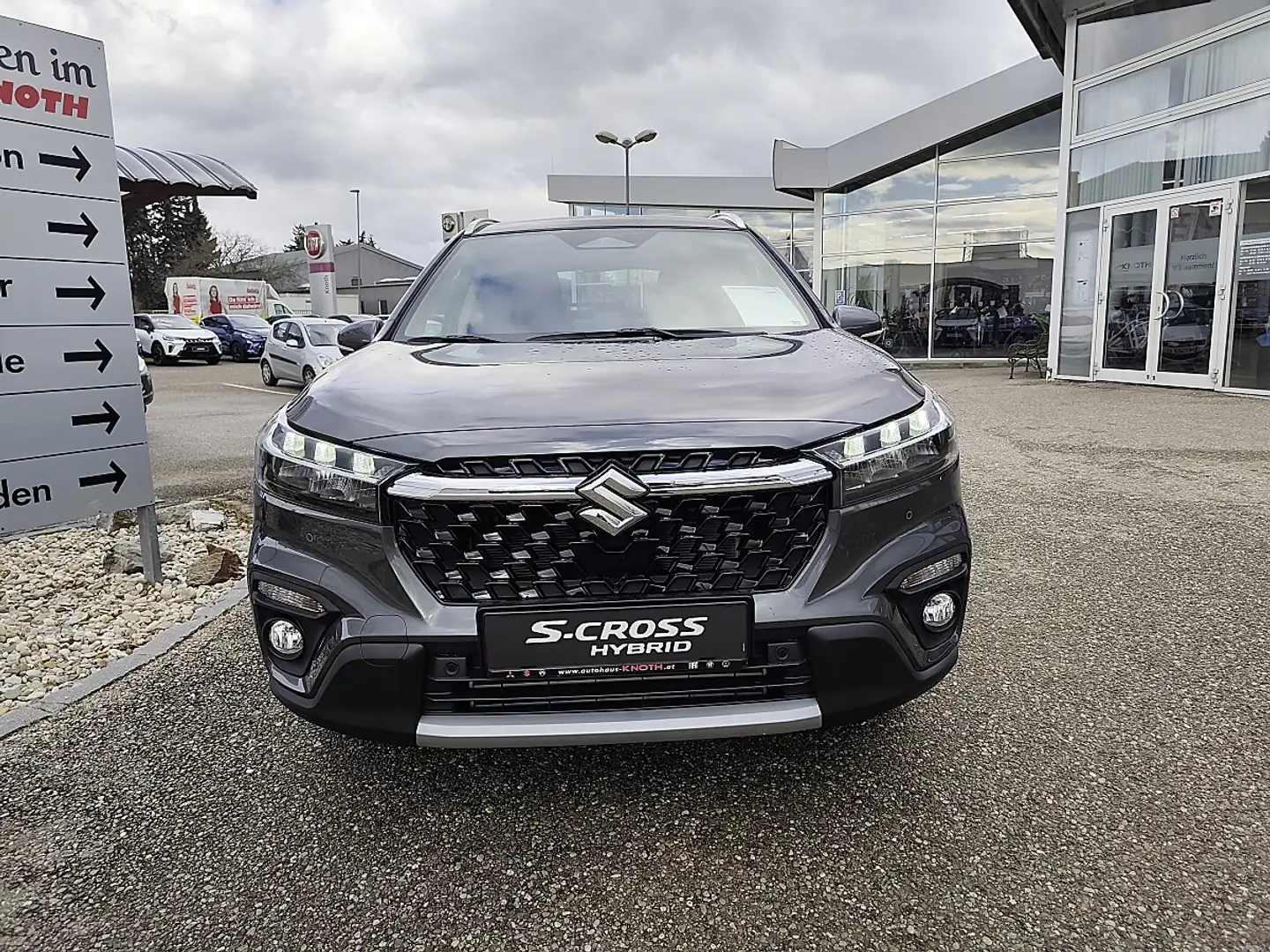 Suzuki SX4 S-Cross Suzuki S-Cross 1,4 DITC Hybrid 2WD Shine Grau - 2