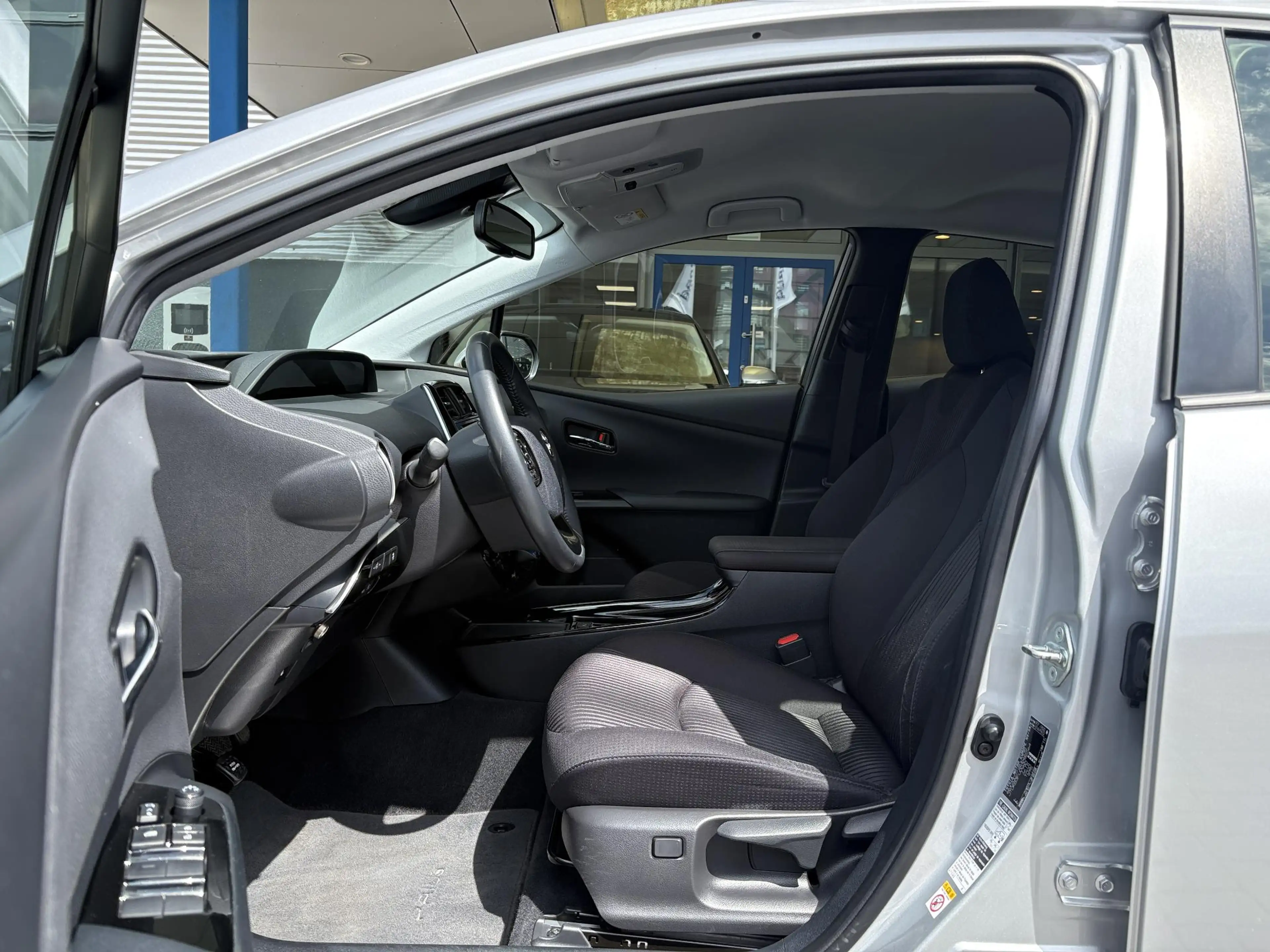 Toyota Prius 1.8 Dynamic — photo 12