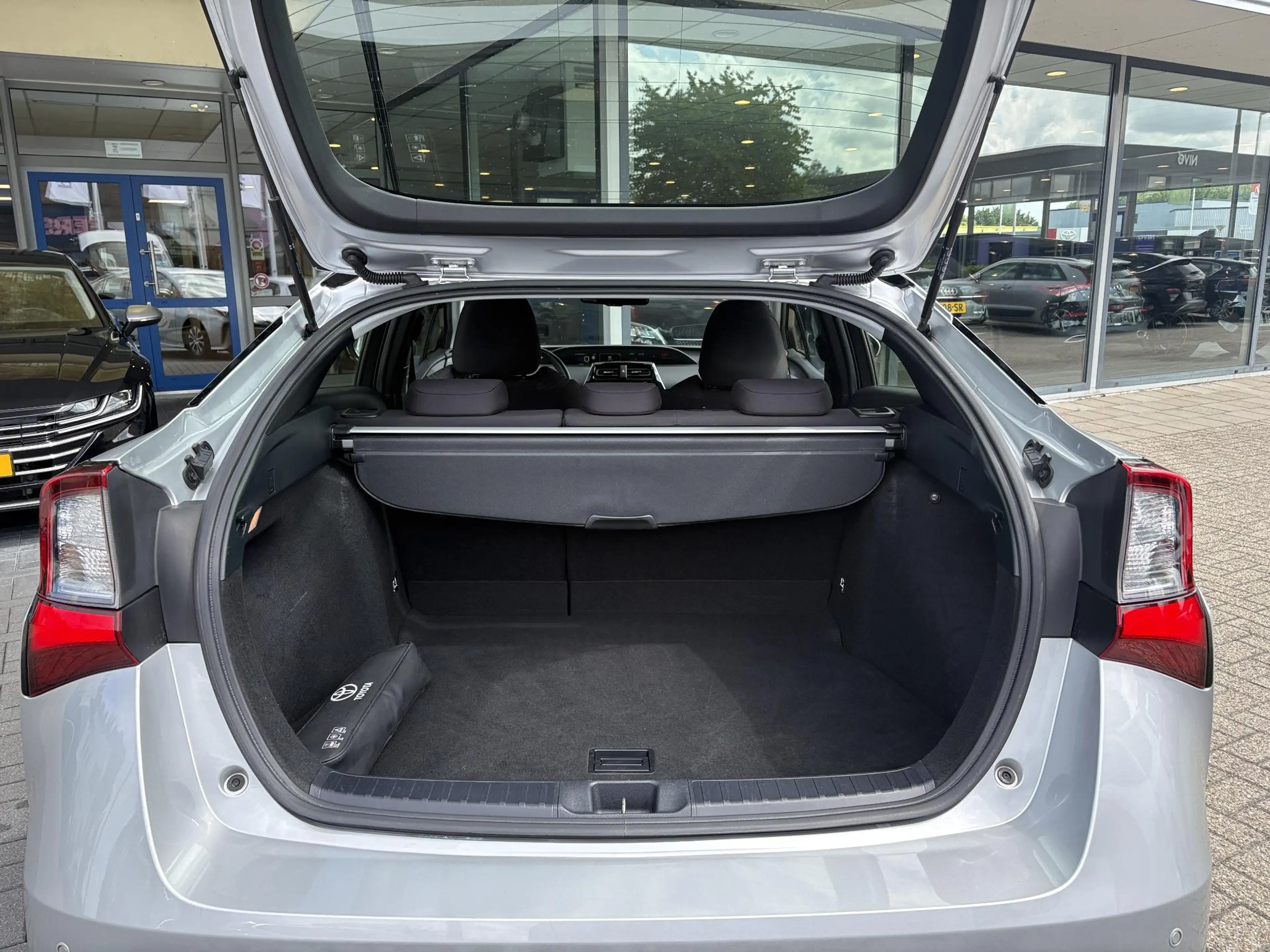 Toyota Prius 1.8 Dynamic — photo 10