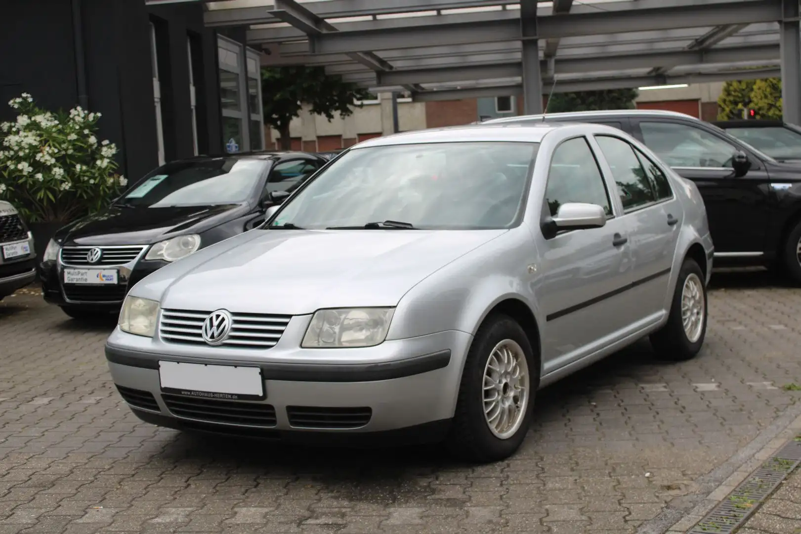 Volkswagen Bora 1.6*LIMO*KLIMA*ALU*SERVO*ALU*TÜV 07-2026* Argent - 1