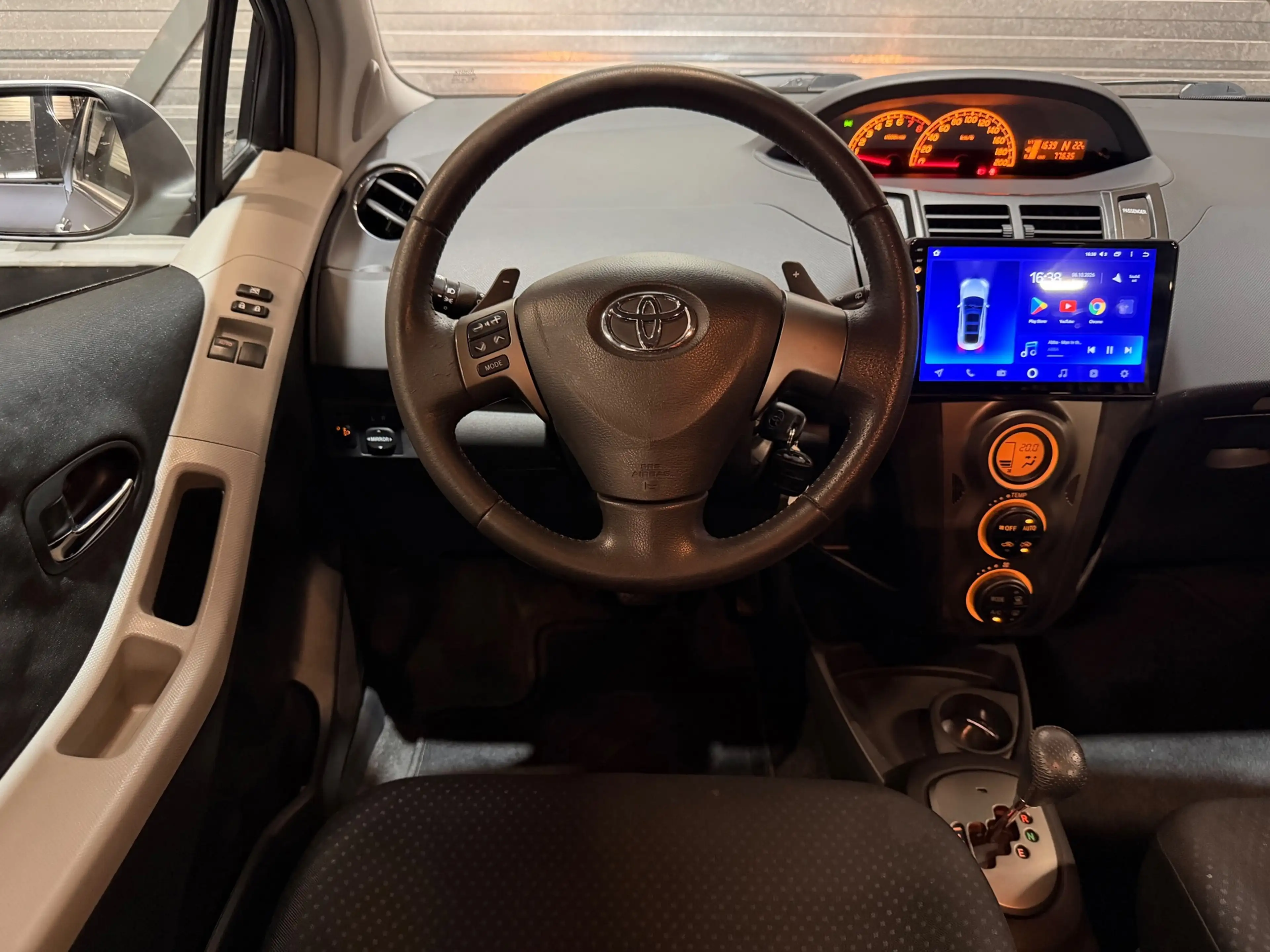 Toyota Yaris 1.3 VVTi Aspiration AUTOMAAT/NAVI/AIRCO/CLIMATE/CA — photo 9