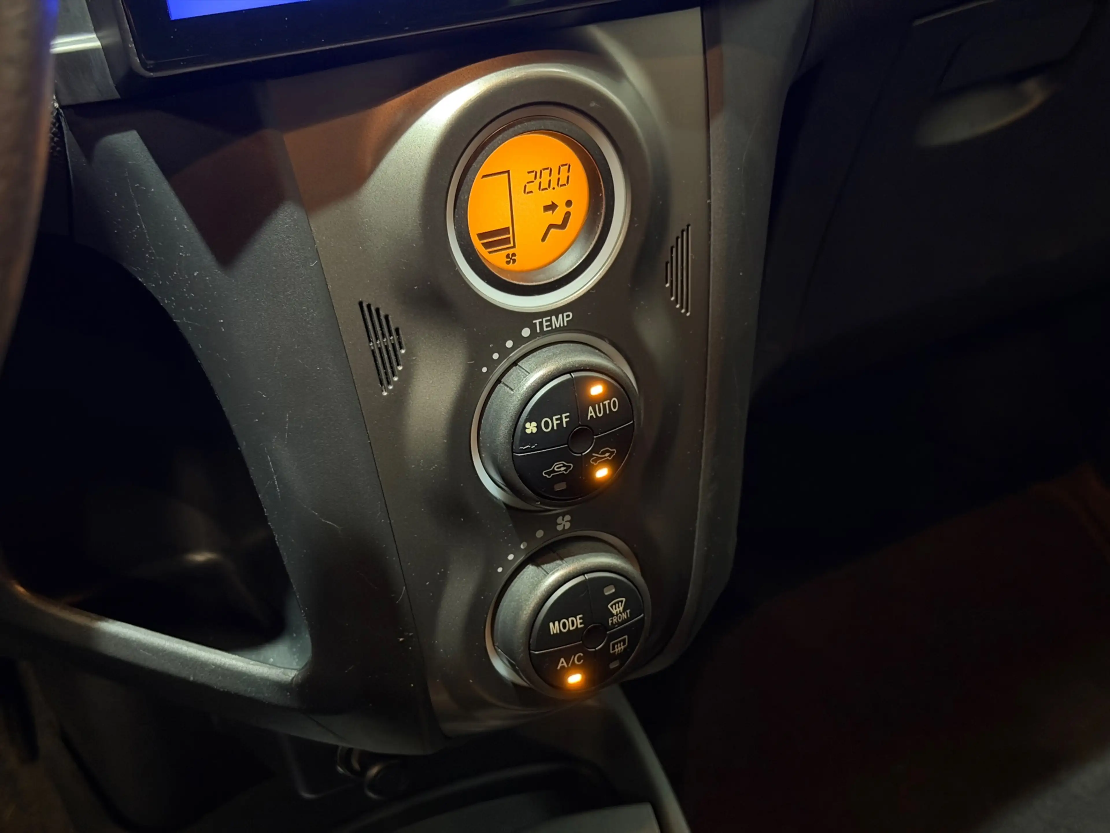 Toyota Yaris 1.3 VVTi Aspiration AUTOMAAT/NAVI/AIRCO/CLIMATE/CA — photo 16