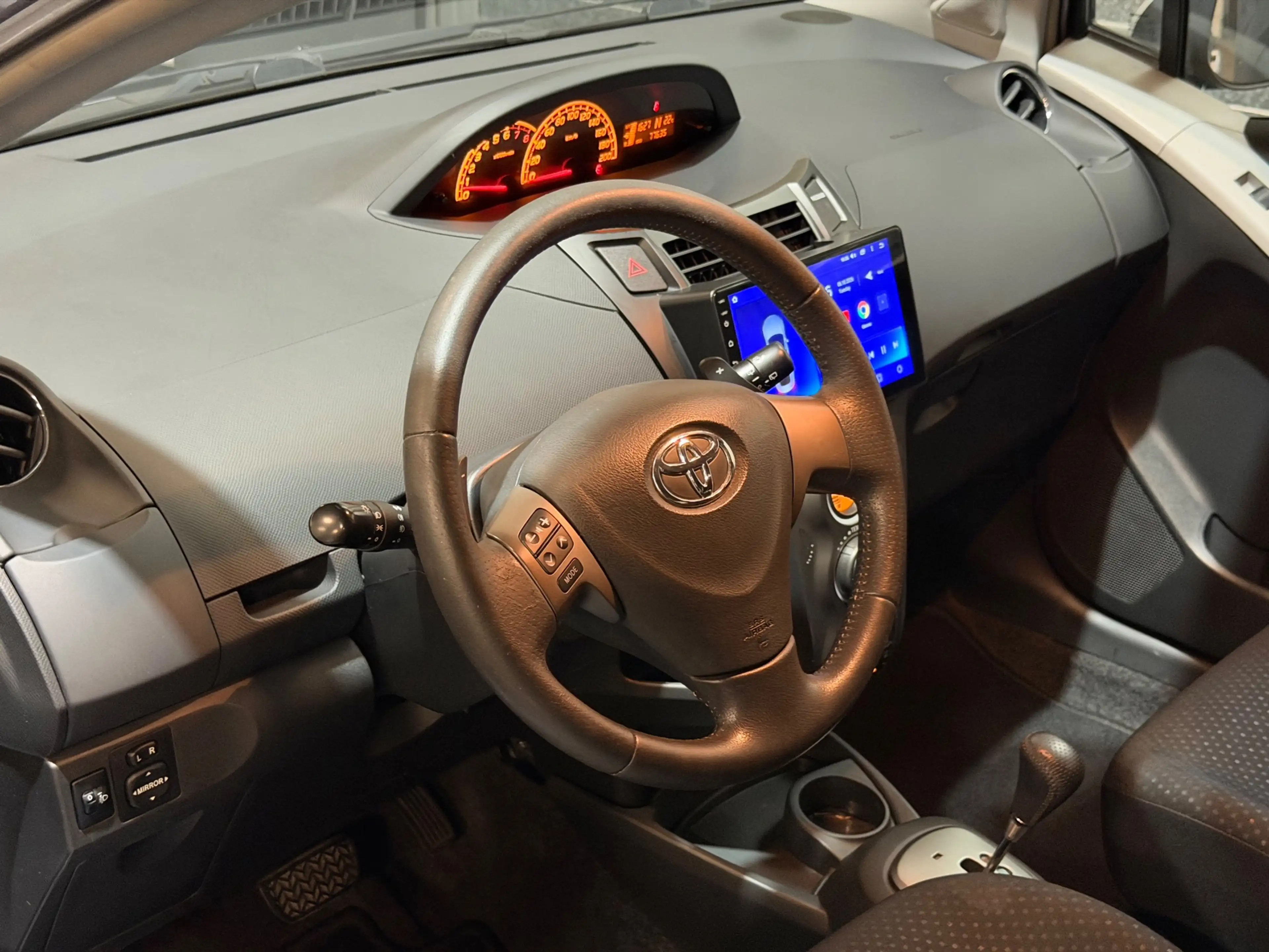 Toyota Yaris 1.3 VVTi Aspiration AUTOMAAT/NAVI/AIRCO/CLIMATE/CA — photo 2