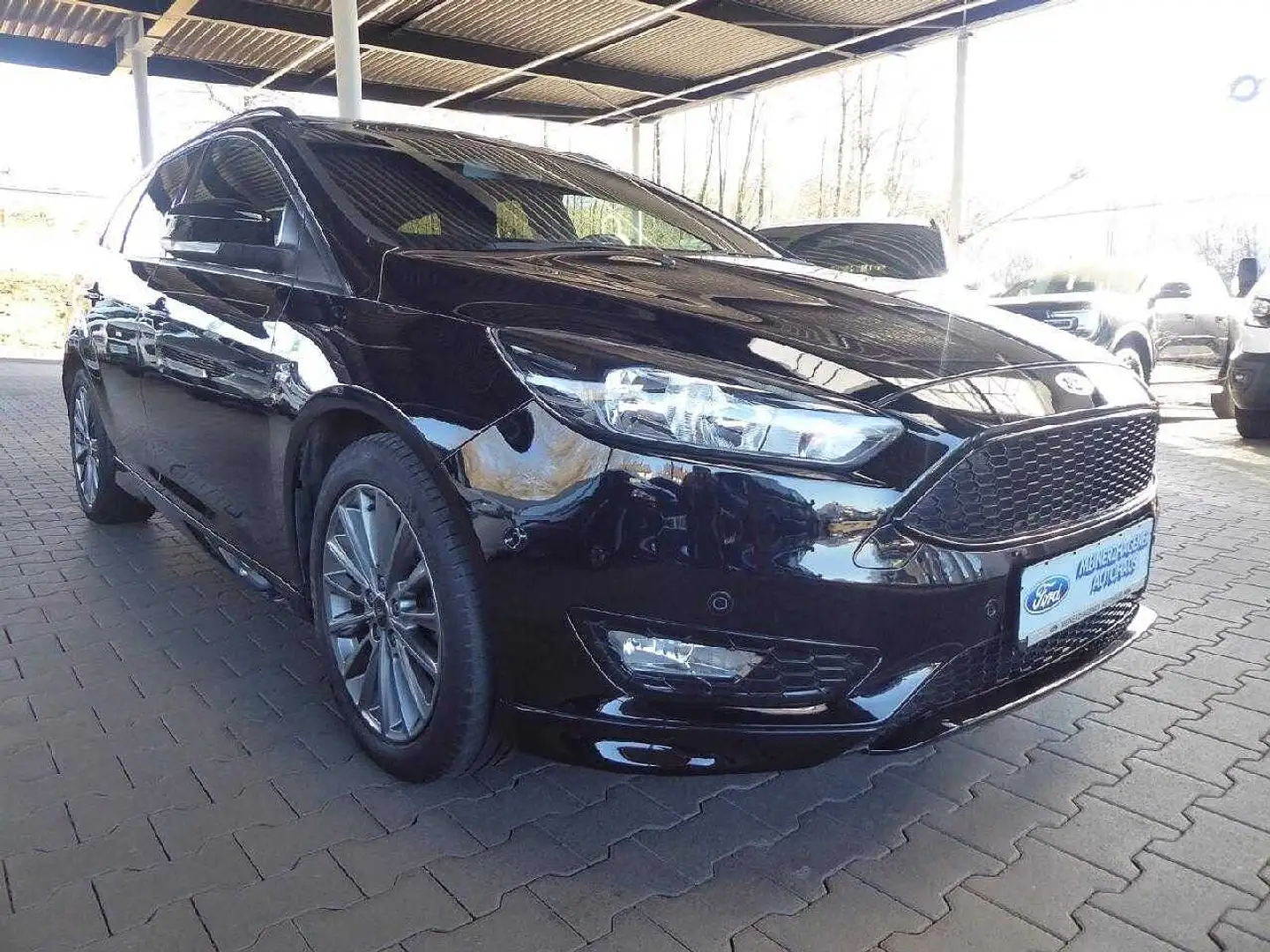 Ford Focus Turnier ST-Line,Autom.,AHK,NAV Schwarz - 2