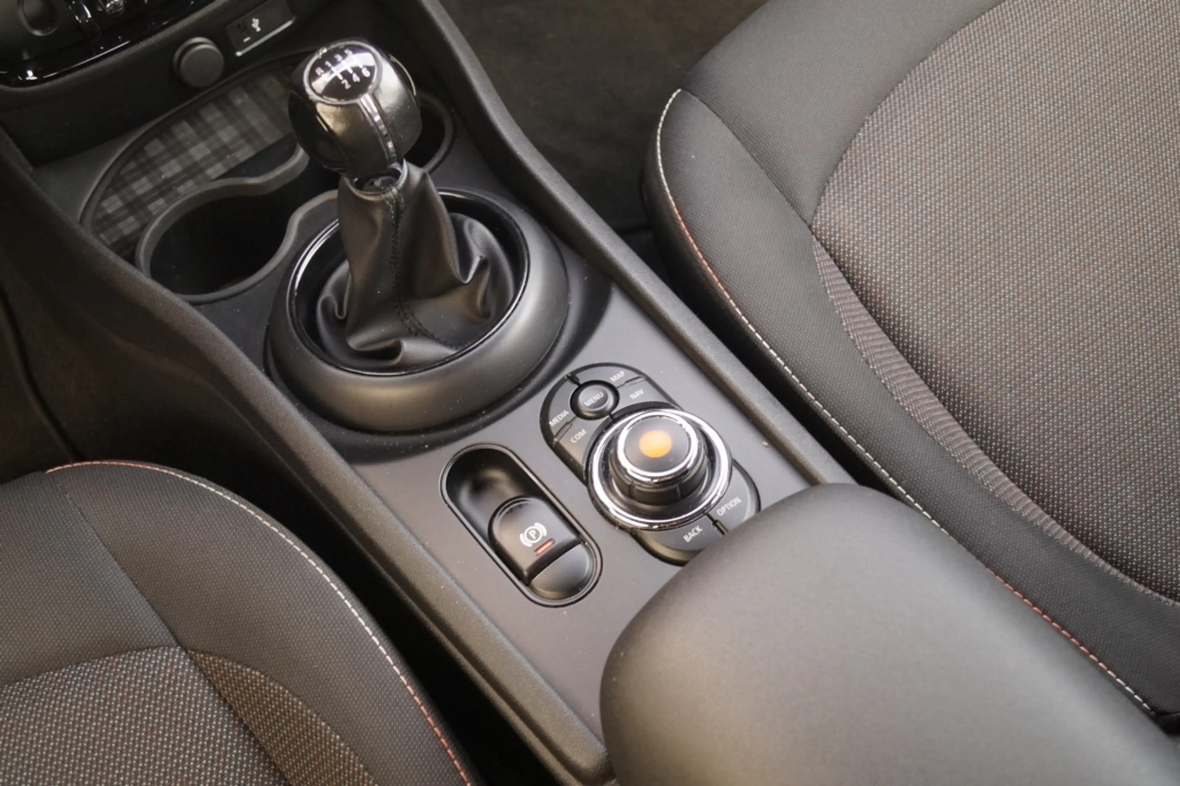 MINI Cooper Clubman 1.5 Business Edition -NAVI-ECC-PDC- — photo 11