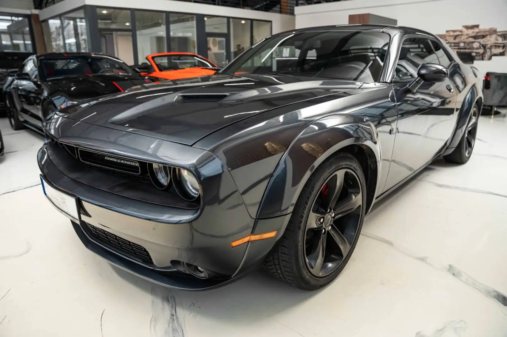 Dodge Challenger 5,7 Hemi V8 Widebody Grau - 1