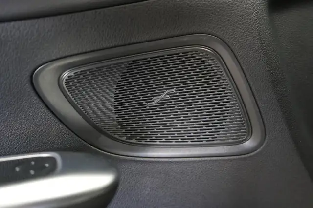 Mercedes-Benz C-Class view 26