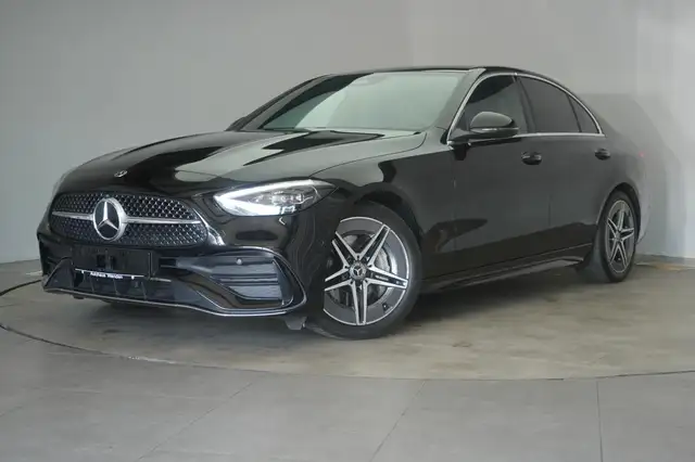 Mercedes-Benz 220 view 3