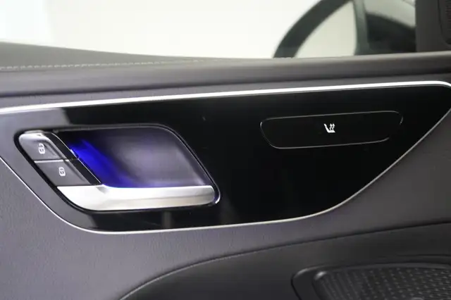 Mercedes-Benz C-Class view 24