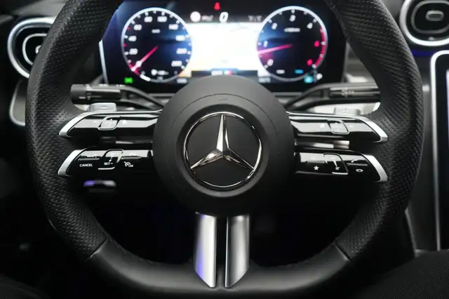 Mercedes-Benz C-Class view 19