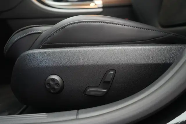 Mercedes-Benz C-Class view 28