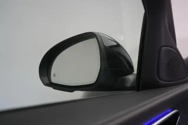 Mercedes-Benz C-Class view 29