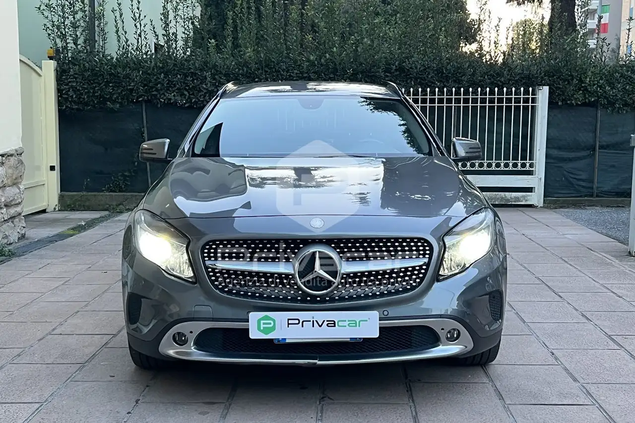 Mercedes-Benz GLA 200