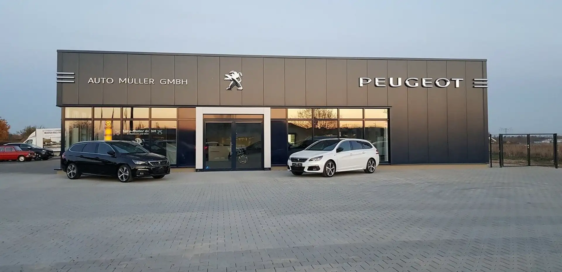 Citroen C5 X Plus PureTech 130 EAT8 Schwarz - 2