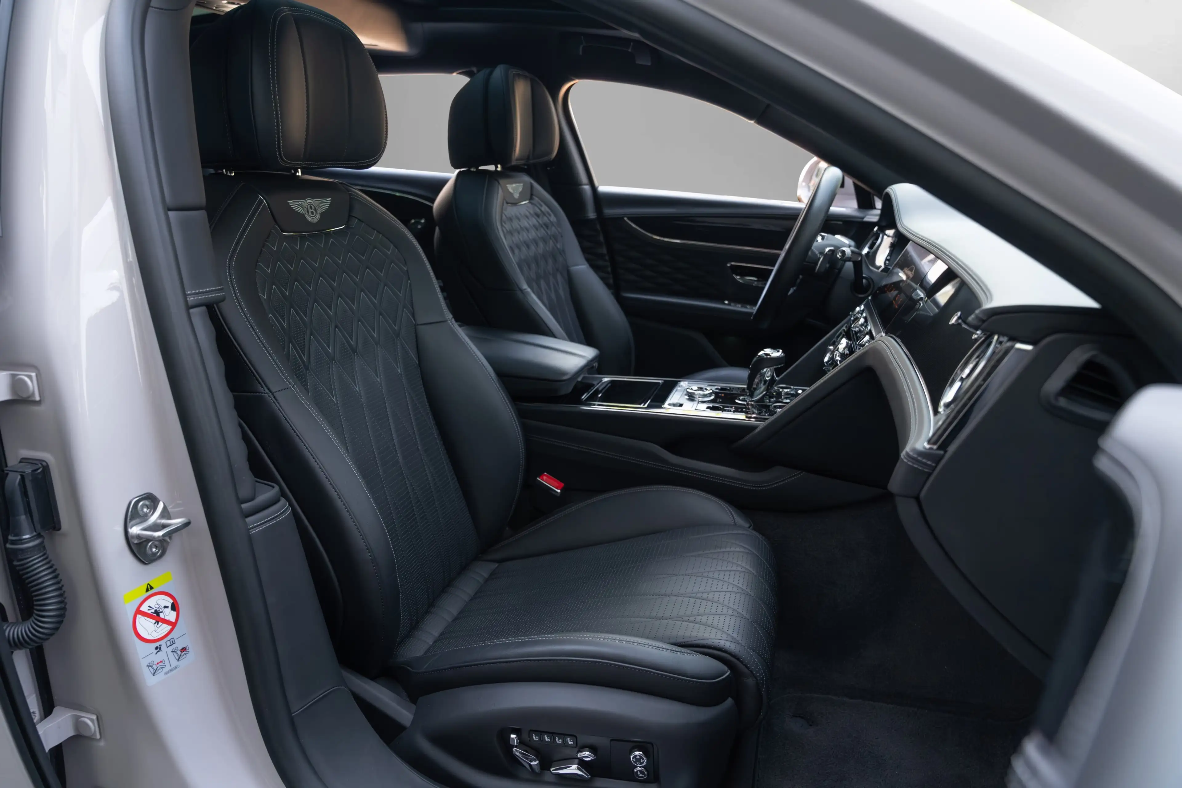 Bentley Flying Spur V8 — photo 14