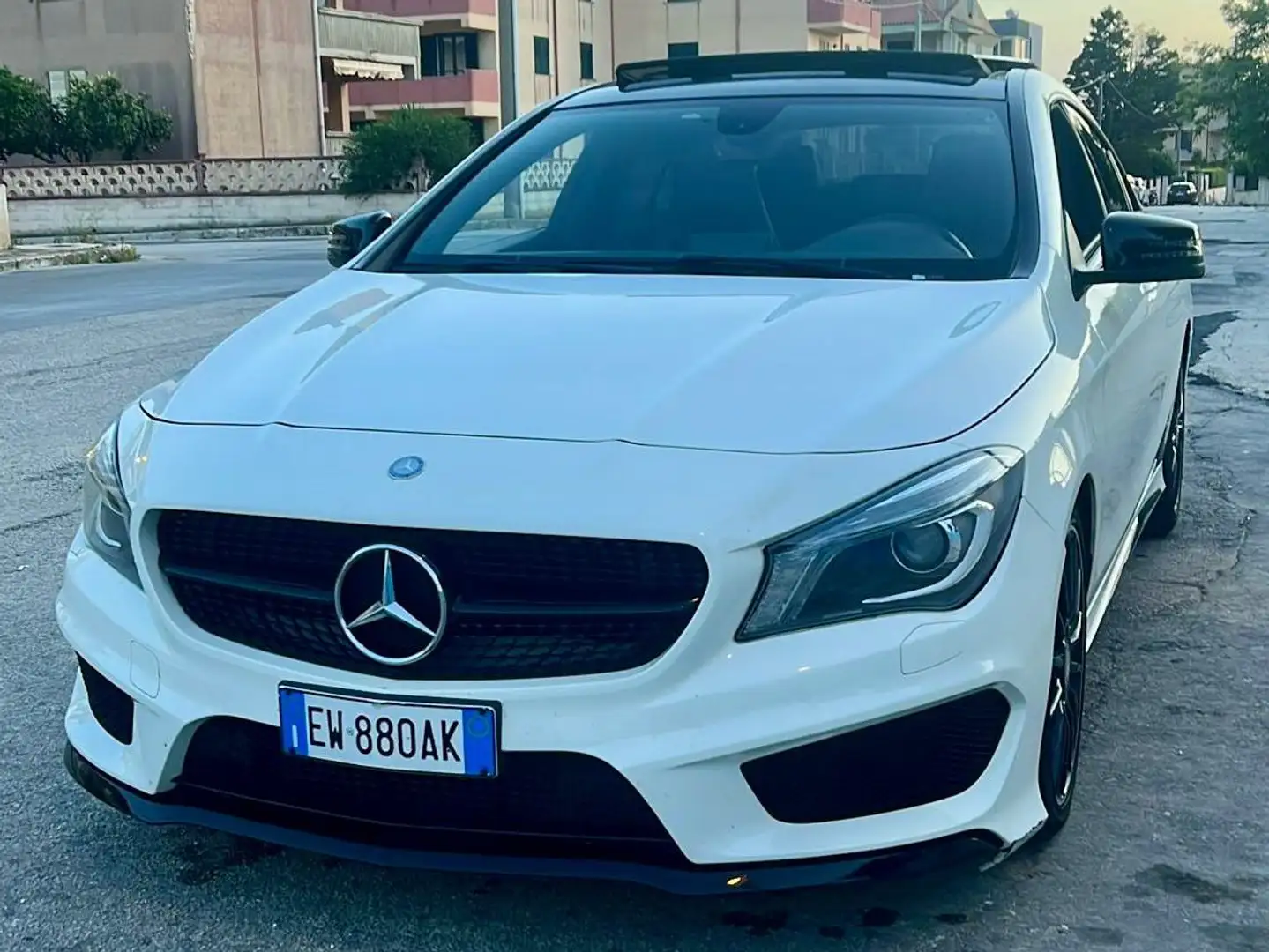 Mercedes-Benz CLA 220 Bianco - 1