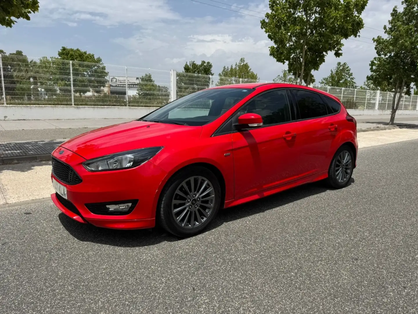 Ford Focus 1.0 Ecoboost Auto-S&S ST-Line 125 Rouge - 1