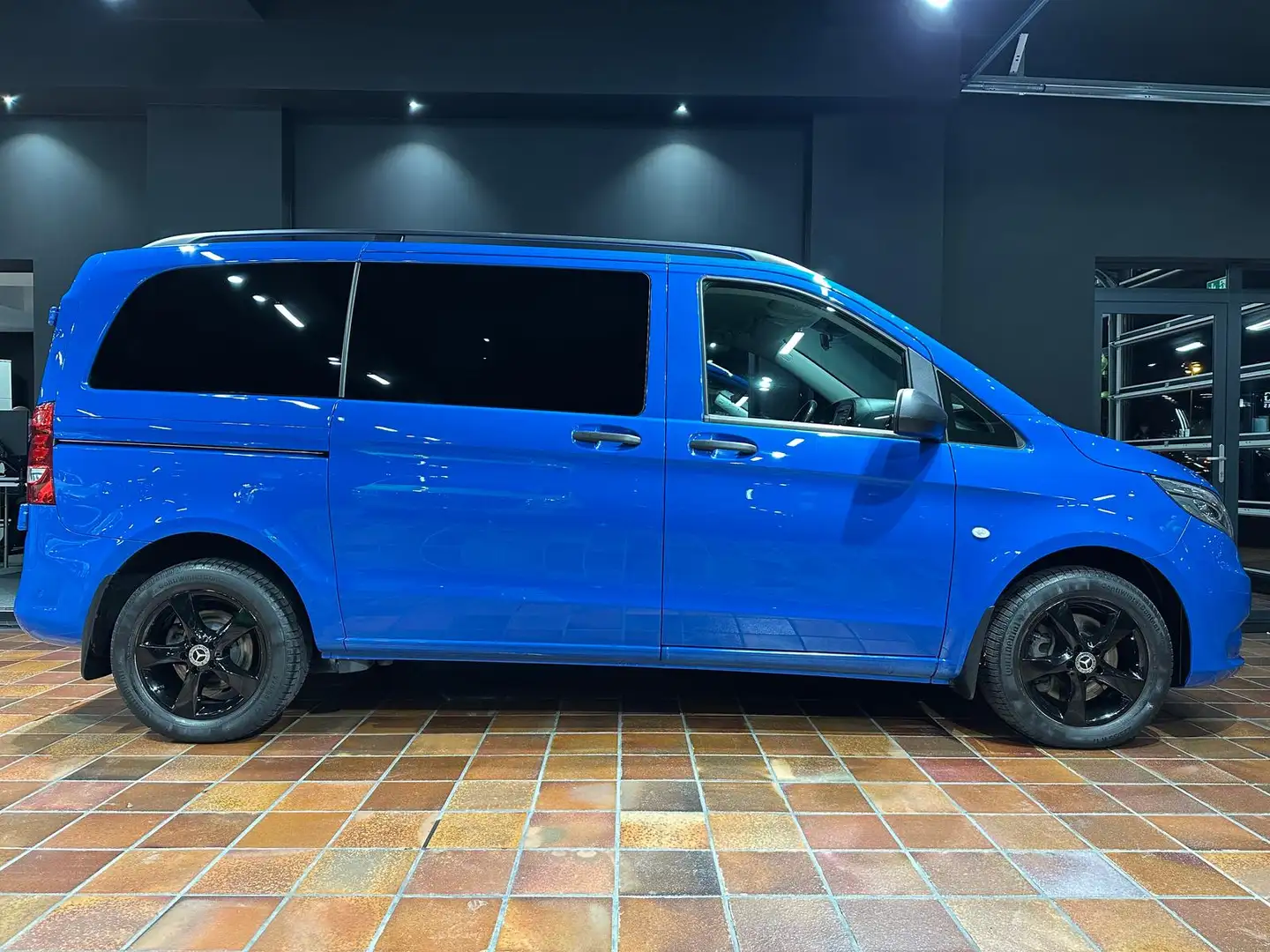 Mercedes-Benz Vito TOURER 119 4X4 KOMPAKT 8-SITZER LIEGE-PAKET-BETT C Blau - 2
