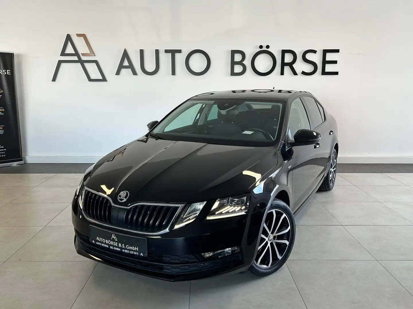 Skoda Octavia Lim 2.0 TDI DSG SOLEIL NAVI*ViCo*MFL*LED Noir - 1