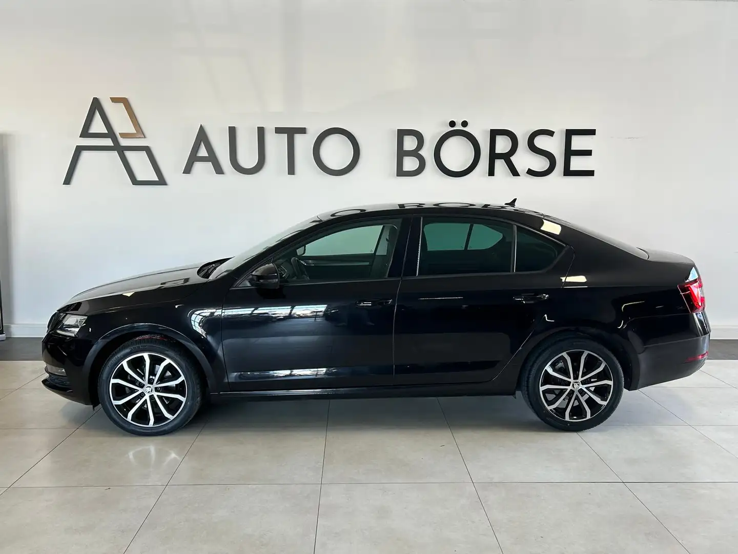 Skoda Octavia Lim 2.0 TDI DSG SOLEIL NAVI*ViCo*MFL*LED Noir - 2