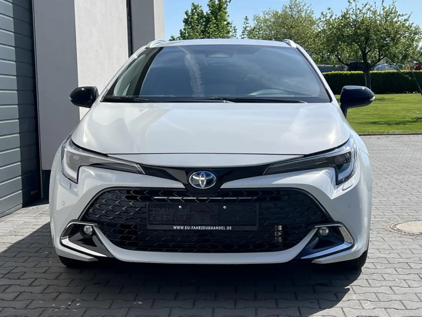 Toyota Corolla Style 1,8 Hybrid CVT 103kW Winter Grau - 2