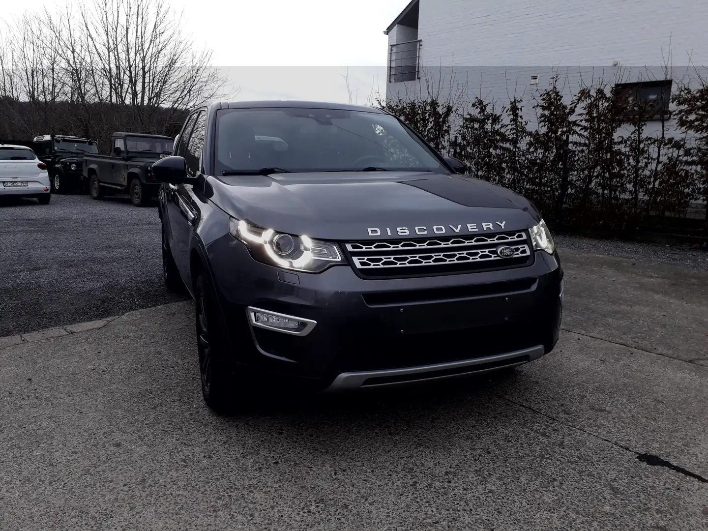 Land Rover Discovery Sport 2.0 TD4 HSE Gris - 1