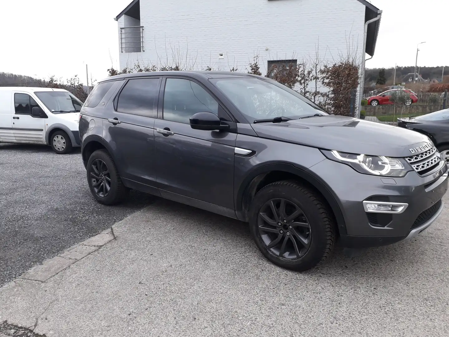 Land Rover Discovery Sport 2.0 TD4 HSE Gris - 2