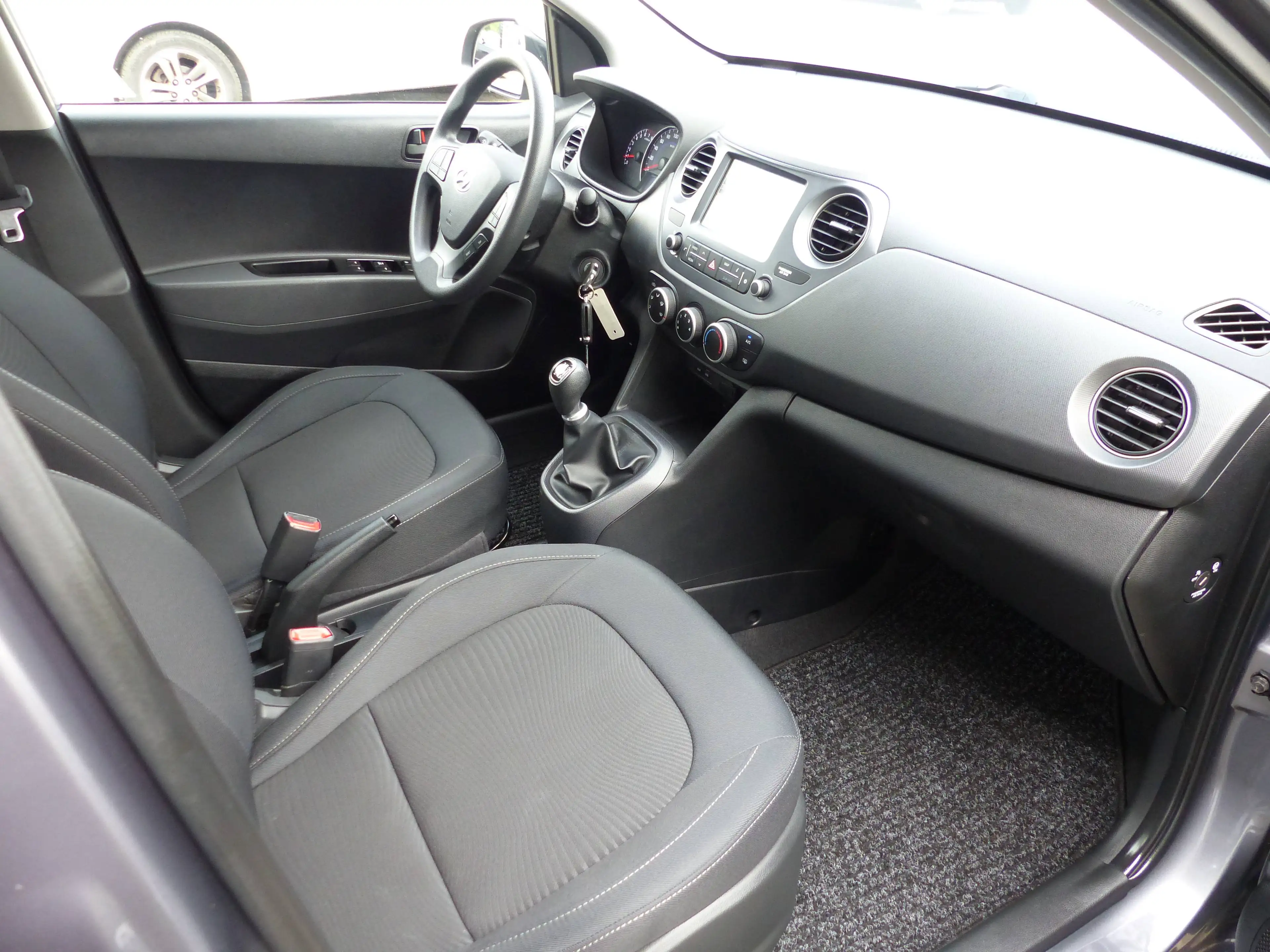 Hyundai i10 Klimaanlage Navigation elektrische Fensterheber vorne und hinten elektrische Spiegel — photo 15