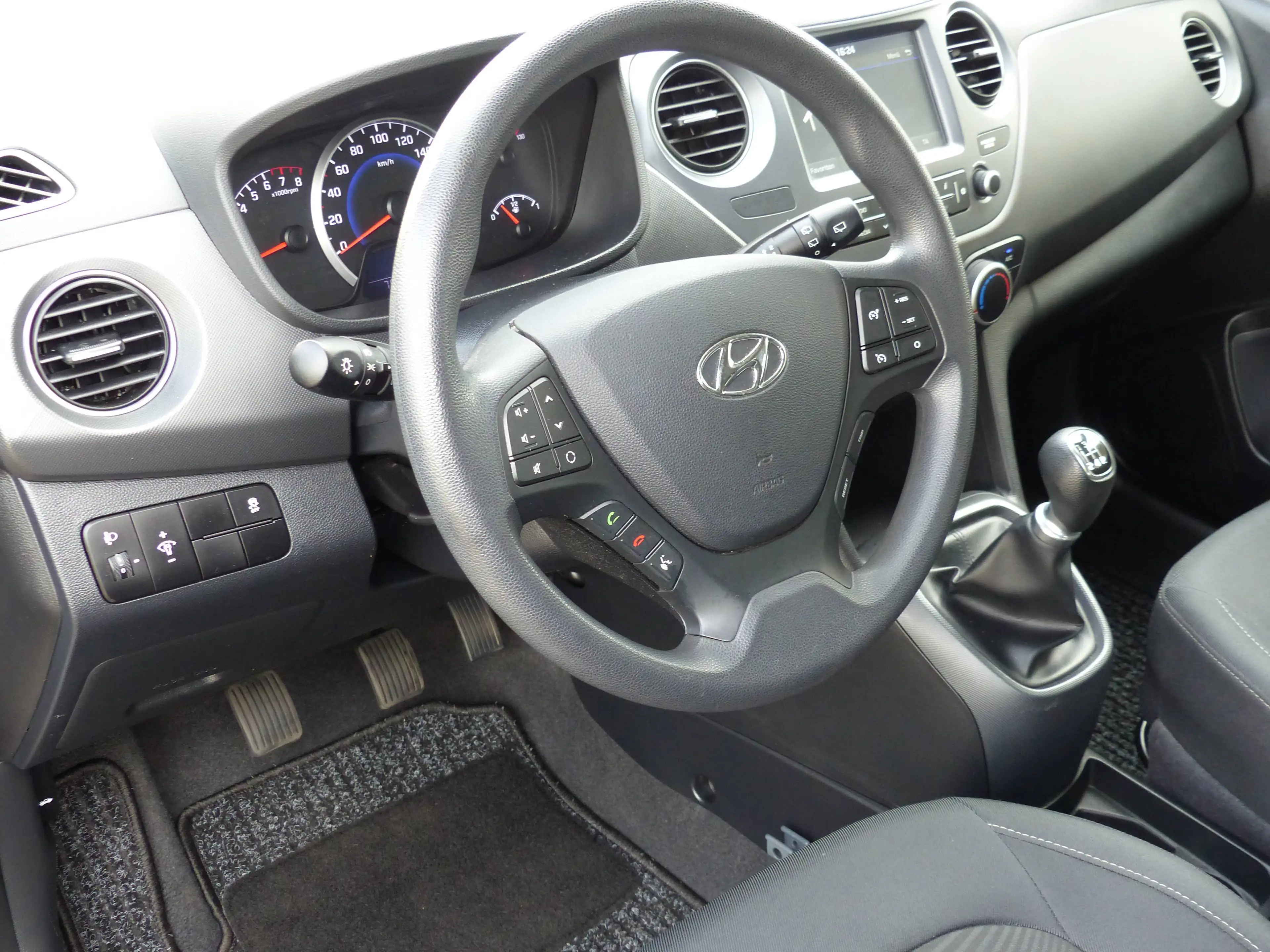 Hyundai i10 Klimaanlage Navigation elektrische Fensterheber vorne und hinten elektrische Spiegel — photo 14