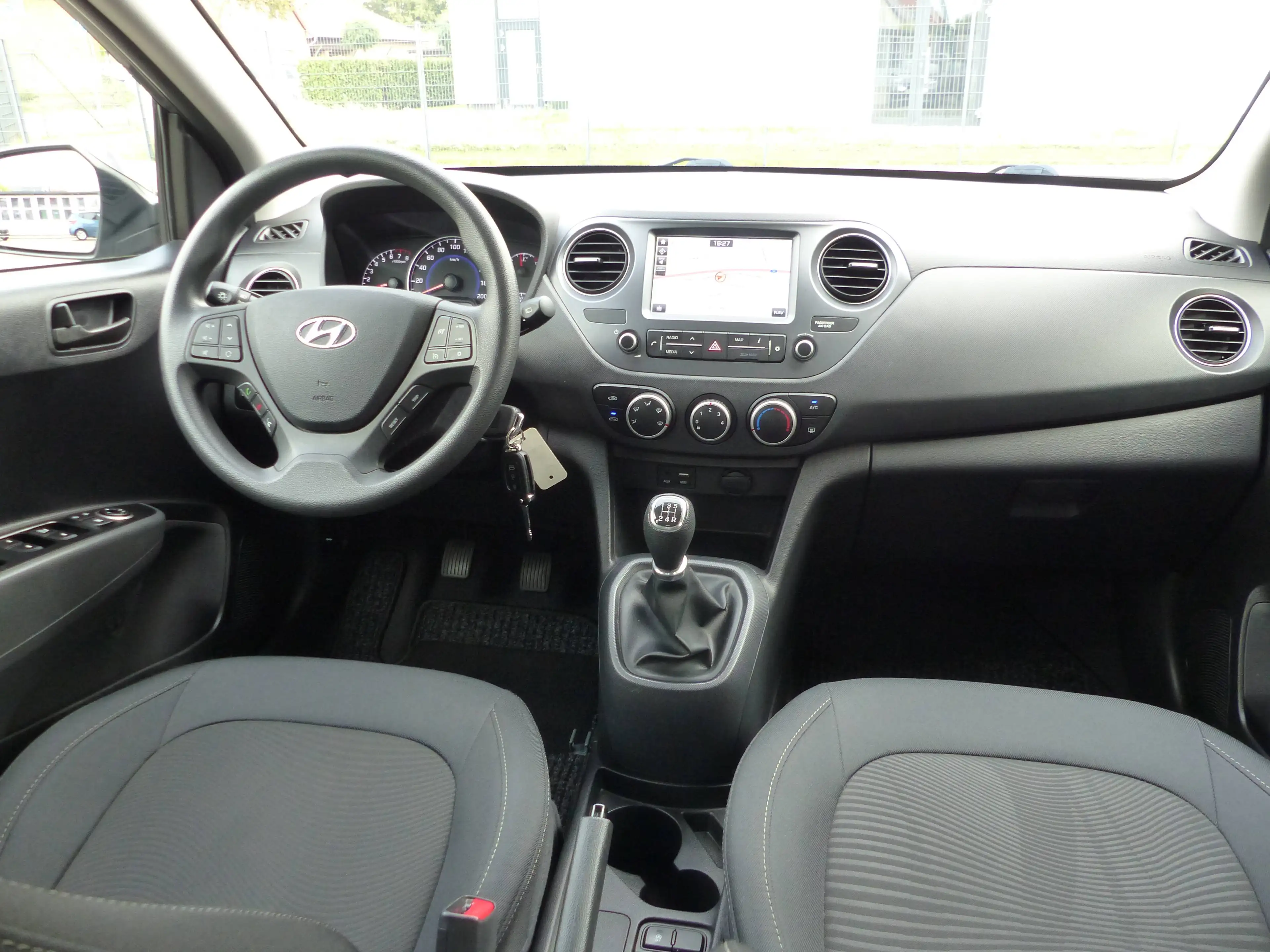 Hyundai i10 Klimaanlage Navigation elektrische Fensterheber vorne und hinten elektrische Spiegel — photo 13