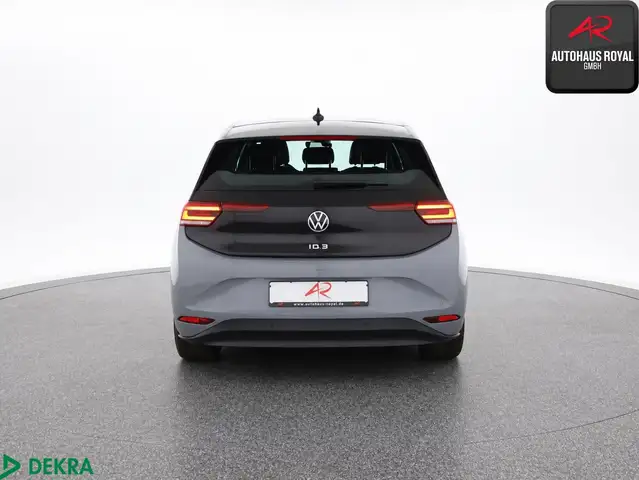 Volkswagen Id.3 view 3