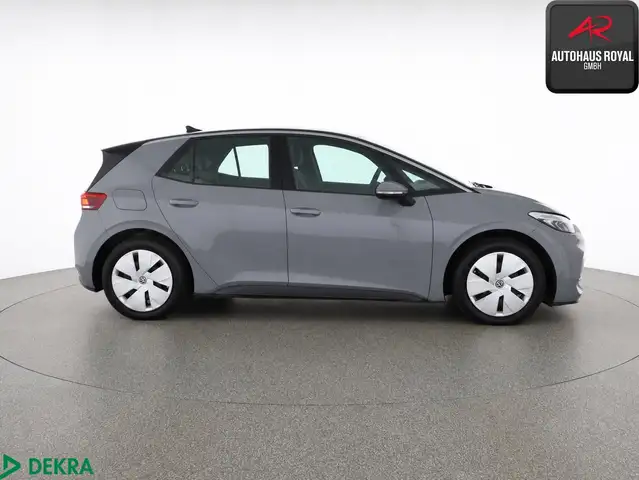 Volkswagen Id.3 view 5