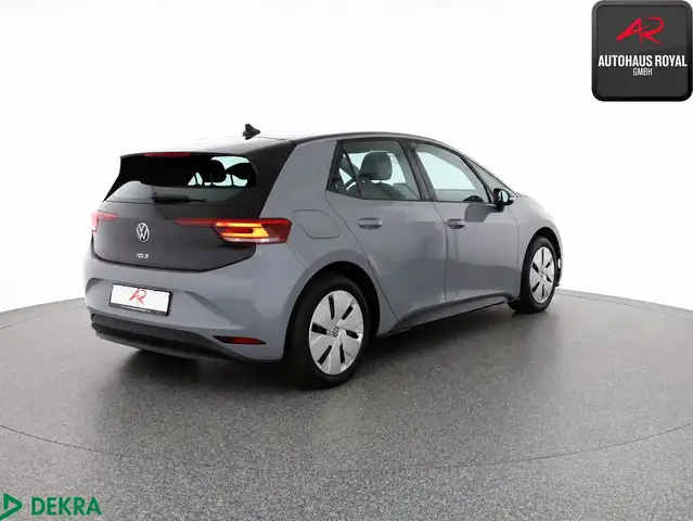 Volkswagen Id.3 view 4