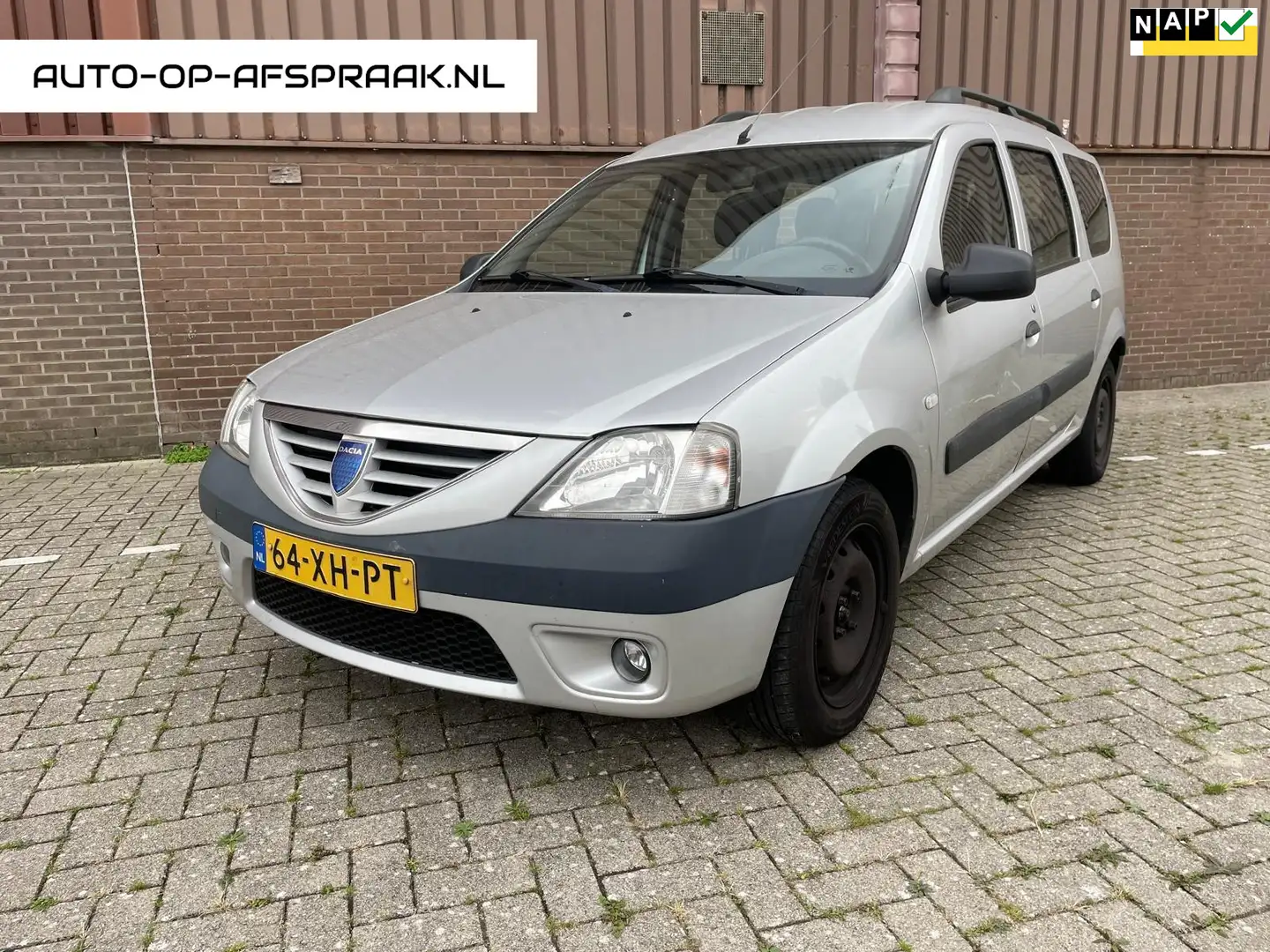 Dacia Logan MCV 1.6-16V Lauréate 7p. Airco 7persoons APK 2026 Gris - 1