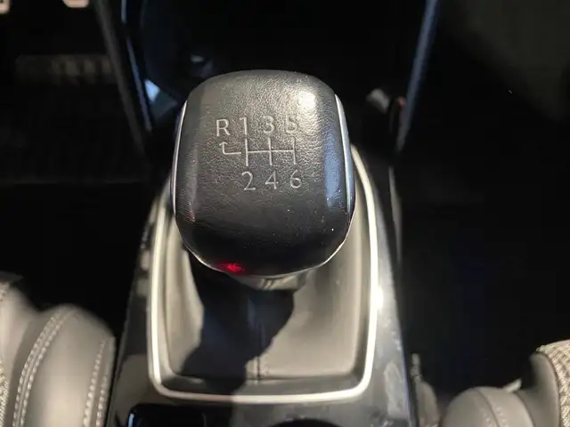 Peugeot 208 view 12