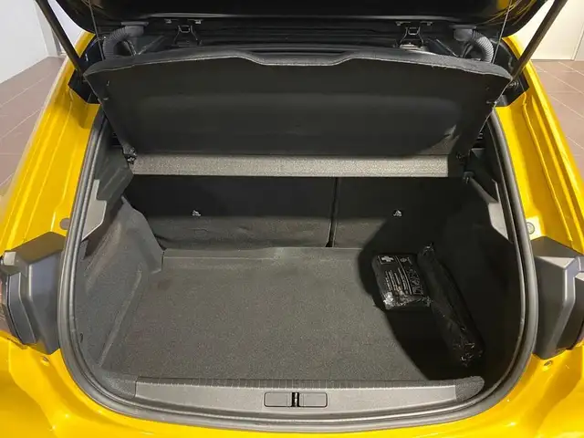 Peugeot 208 view 9