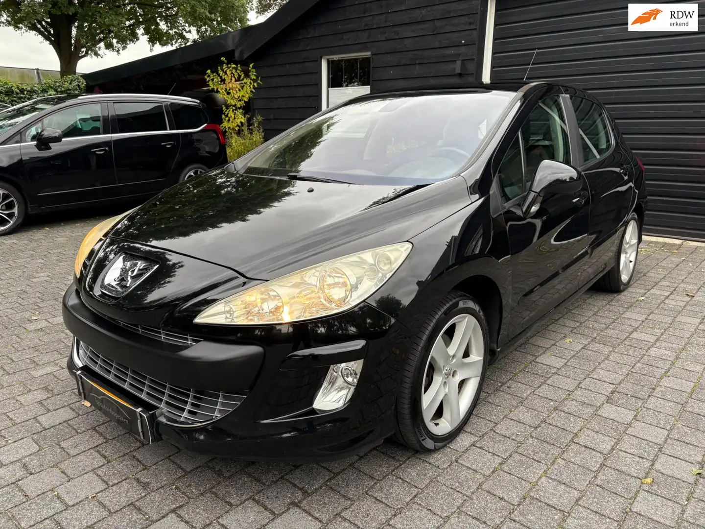 Peugeot 308 1.6 THP XT 5-drs! Nette en sportieve uitvoering! Zwart - 1