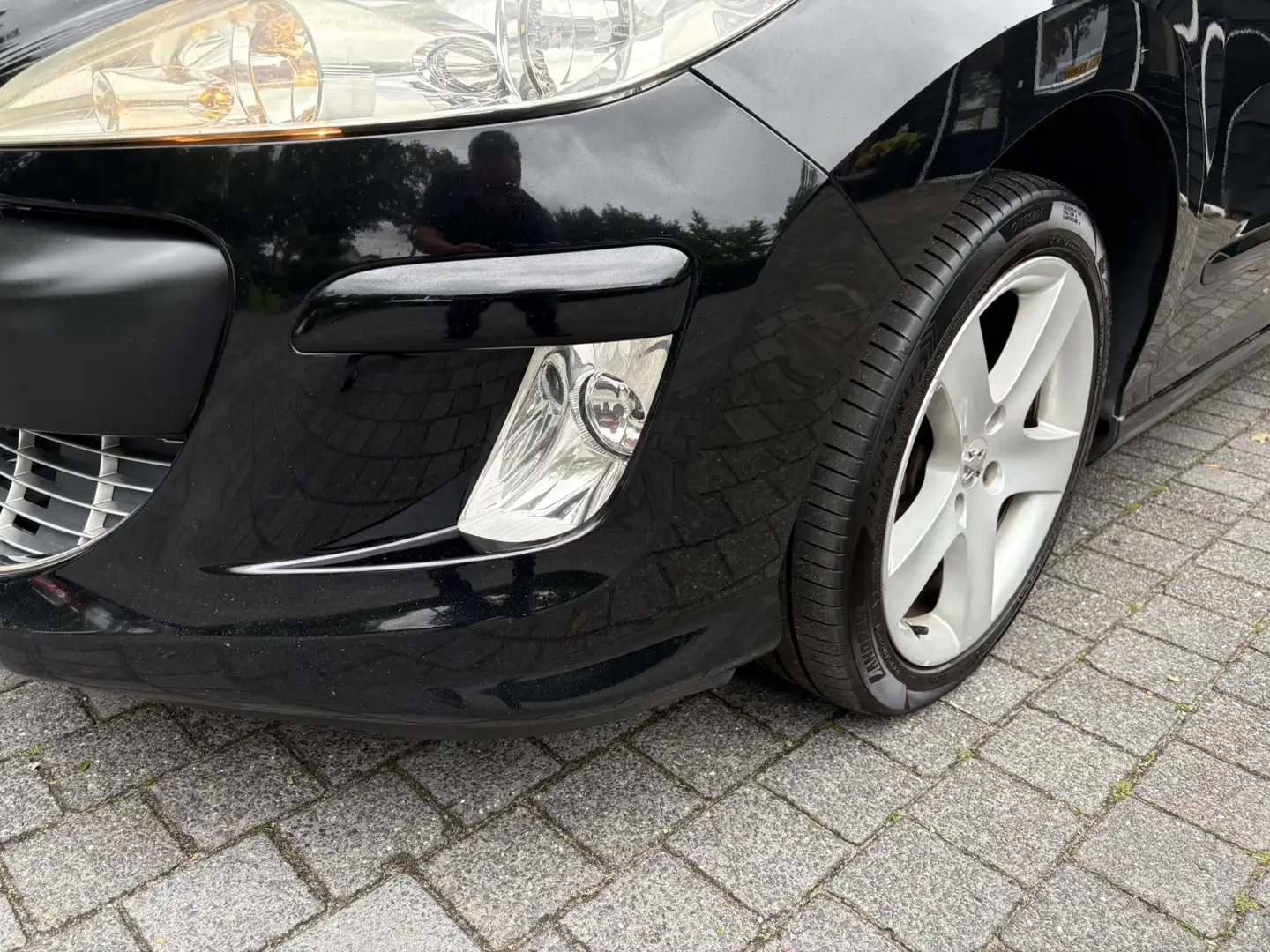 Peugeot 308 1.6 THP XT 5-drs! Nette en sportieve uitvoering! Zwart - 2