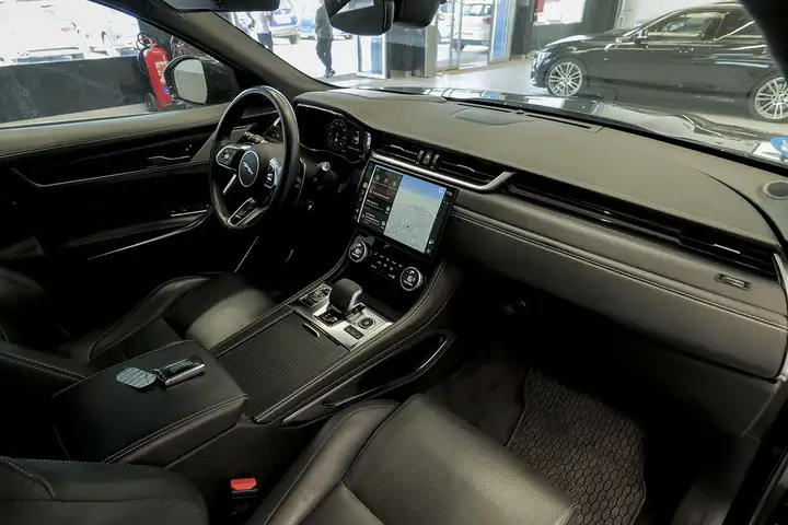 Jaguar F-Pace 2024, foto 40