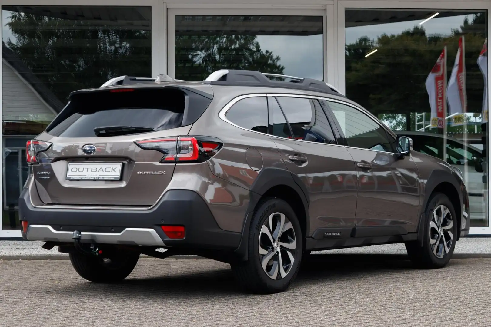 Subaru OUTBACK 2.5i CVT Premium | Eyesight | Trekhaak | Navigatie Bruin - 2