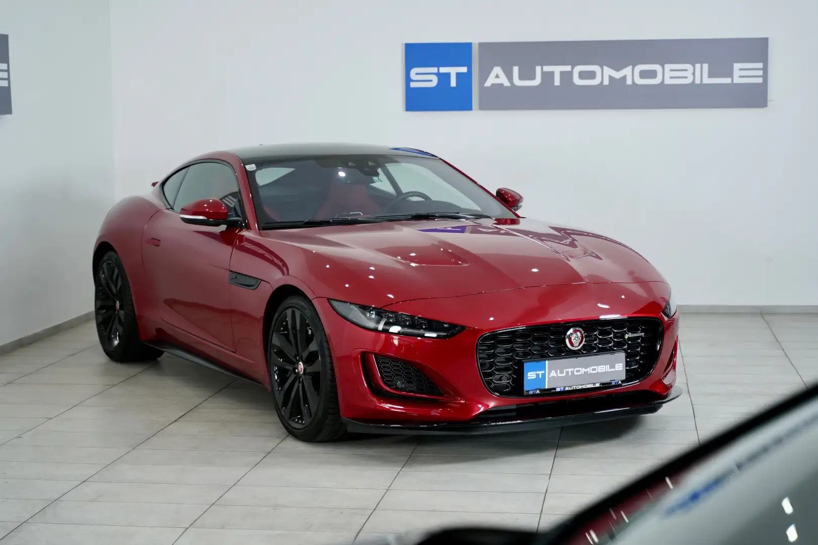 Jaguar F-Type 5.0 V8 P450 R-Dynamic Aut. // NEUWERTIG // Rot - 1