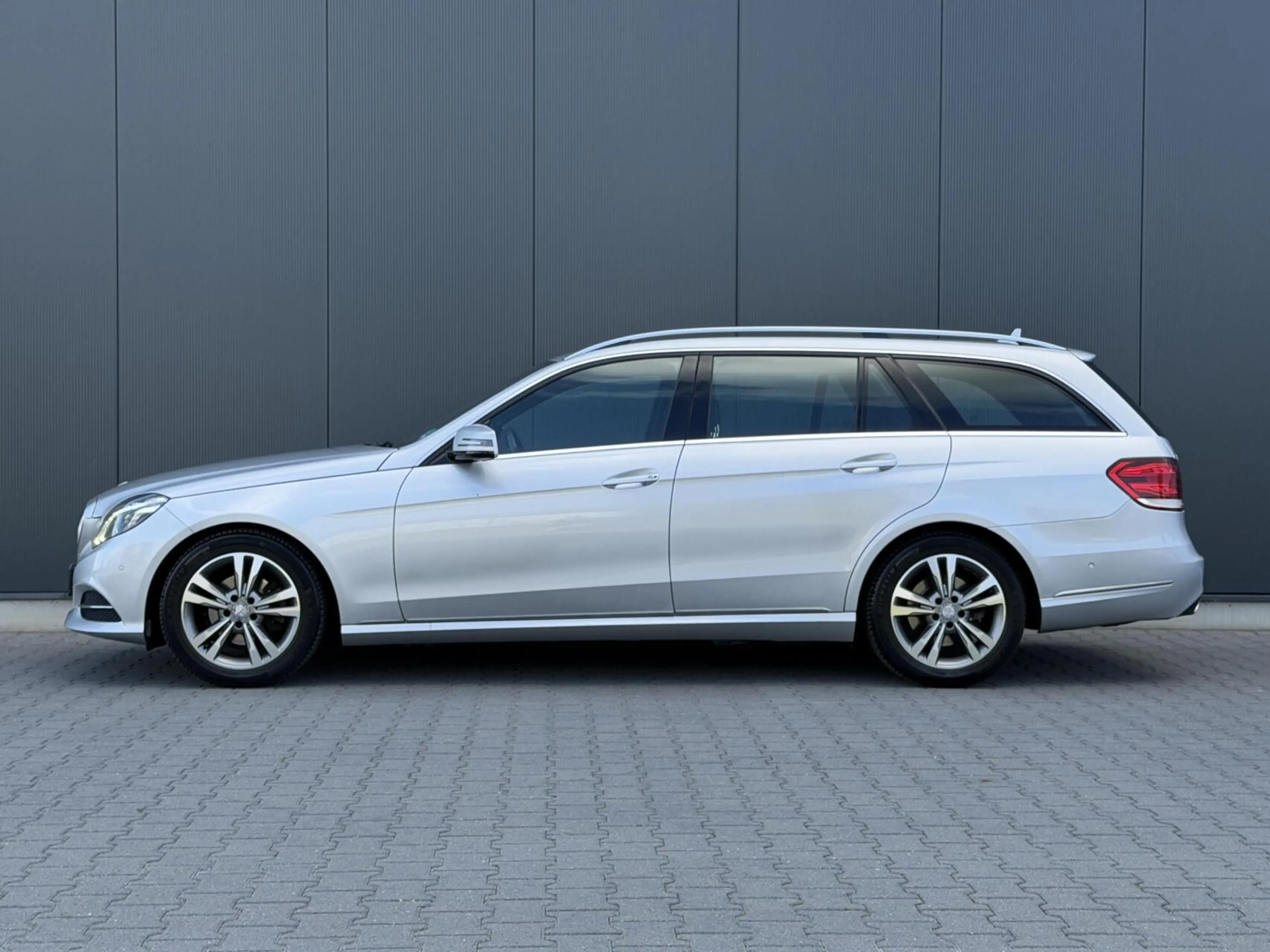 Mercedes-Benz E 200 Estate Avantgarde 2e Eig - Led - Leder - Navi - Tr — photo 8